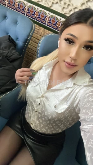Транс-девушка  Ayala